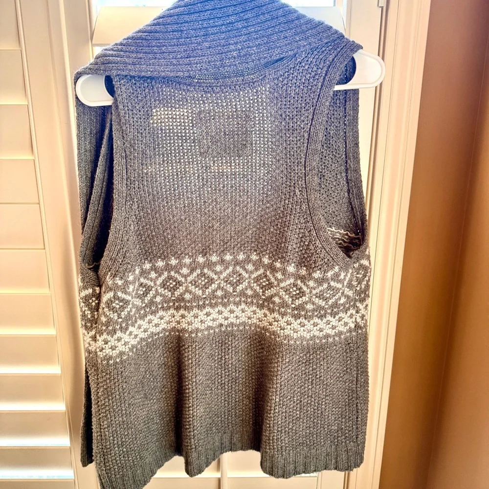 Aeropostale Gray‎ Knitted Sleeveless Cardigan Vest XL Fair Isle Pattern